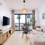 Апартаменти Quattro Beachfront Sea View Ap 206 *