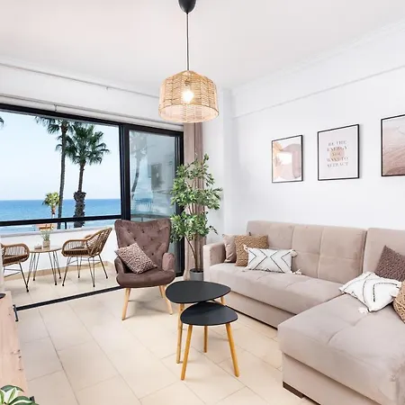 דירה Quattro Beachfront Sea View Ap 206 לרנקה