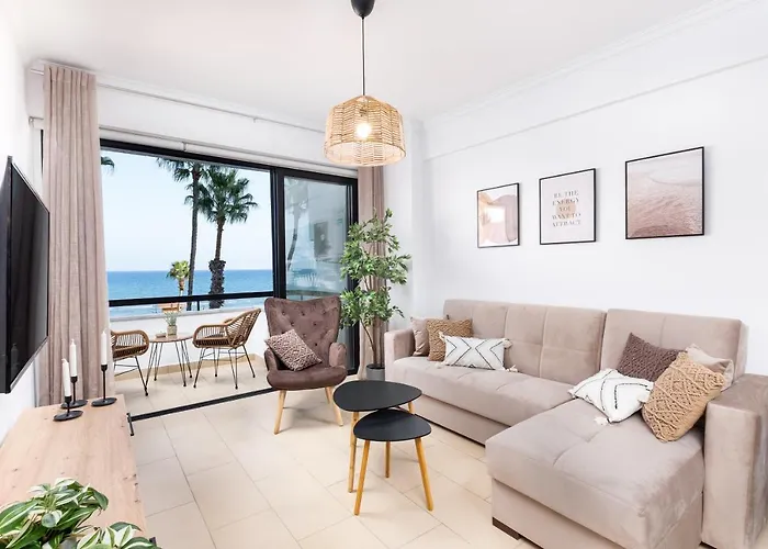 Апартаменти Quattro Beachfront Sea View Ap 206 Ларнака