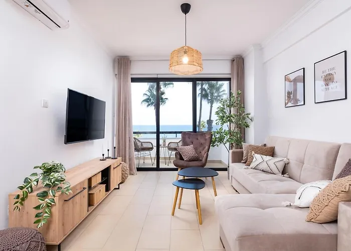 Апартаменти Quattro Beachfront Sea View Ap 206 *