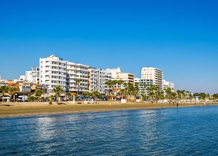 Quattro Beachfront Sea View Ap 206 Ларнака