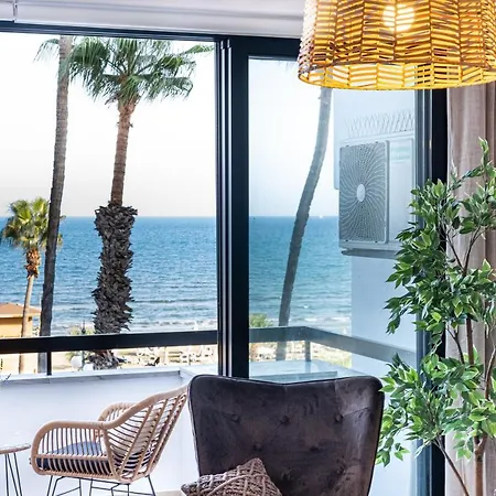 Quattro Beachfront Sea View Ap 206 * Larnaca